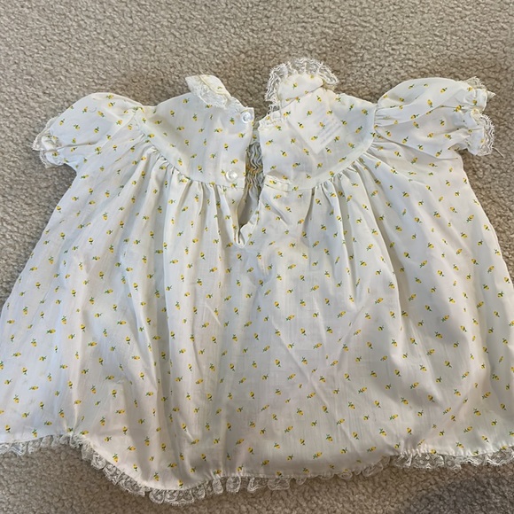 Vintage yellow hand smocked dress - 6-9 mo - Picture 2 of 3